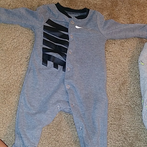 Nike onesie - Picture 3 of 5